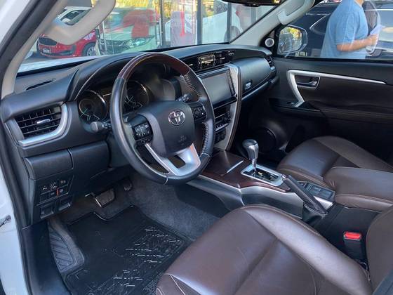 TOYOTA HILUX SW4 2.7 SR 4X2 16V FLEX 4P AUTOMÁTICO